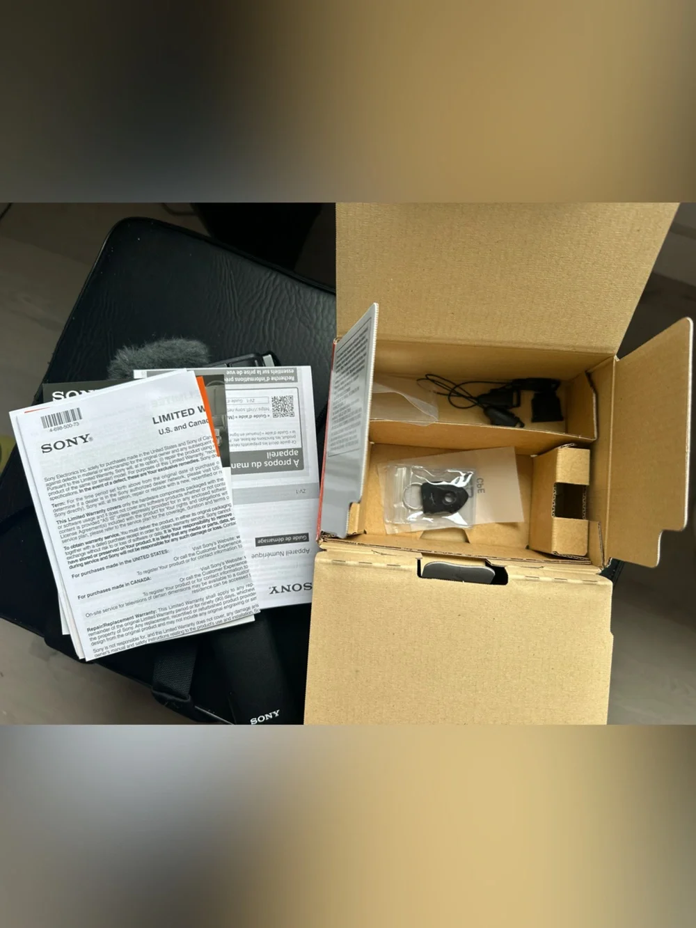 Sony ZV-1 Digital Camera for vlogging + tripod with controls and smallrig frame